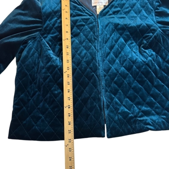 NEW Susan Graver Quilted Velour Green Short Blazer Womens XL Holiday Cocktail - Picture 12 of 15